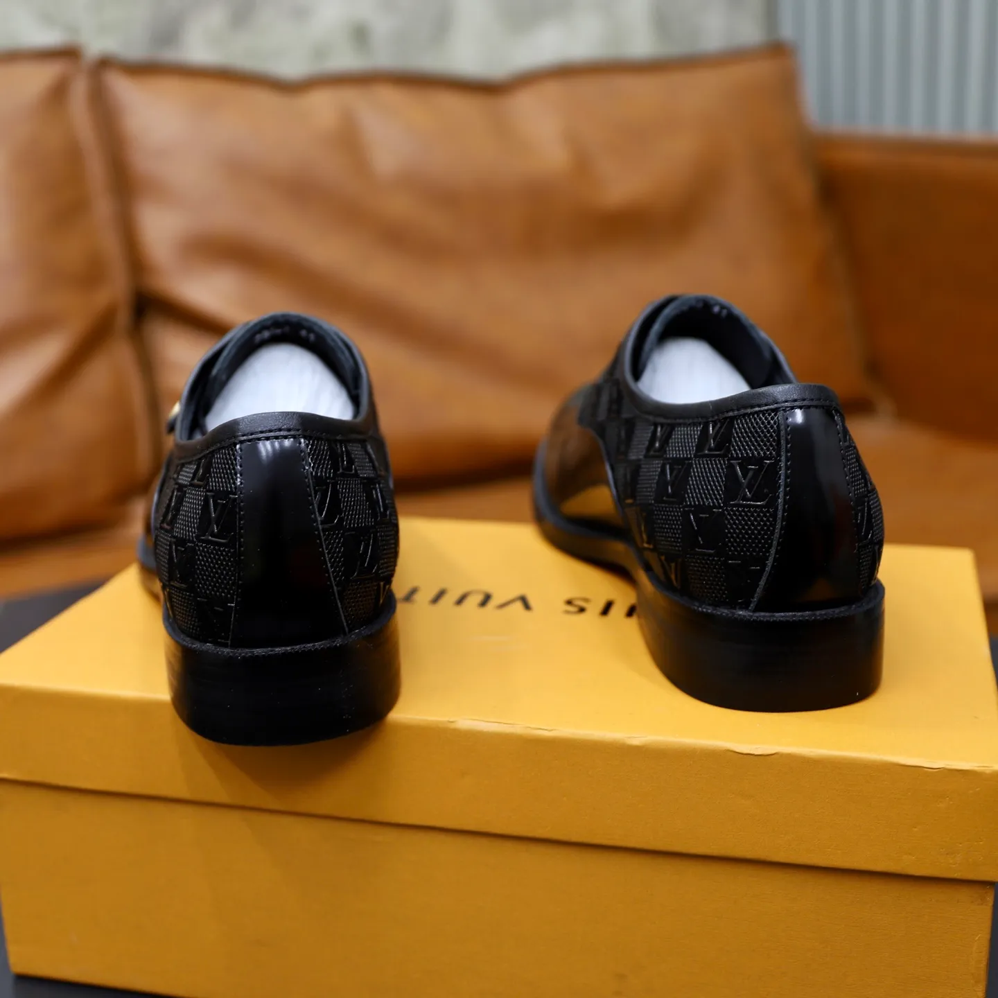 Ex-factory price: 500💰🙅‍♂️🙅‍♂️🙅‍♂️ Brand: LV Louis Vuitton Standard code: Men's size 38-44 (45 can be customized) Grade: Same style as the official website Original order quality Material: Original cowhide surface Comfortable cowhide lining Original outsole Style category: Men's fashionable casual leather shoes Distinguished big-name luxury elements Top luxury Color: actual picture color